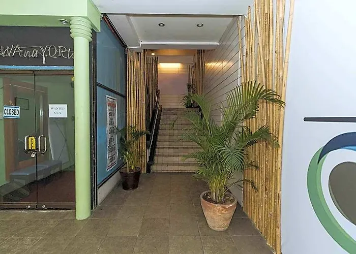 酒店 Reddoorz @ Amorsolo Makati 2*